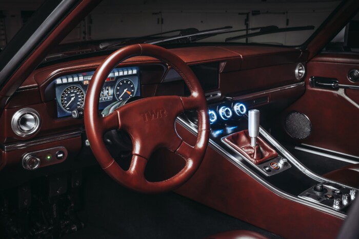 Múltidéző V12-es túraautó 110 millióért 10