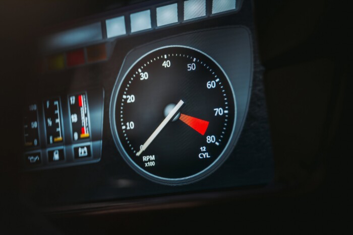 Múltidéző V12-es túraautó 110 millióért 7