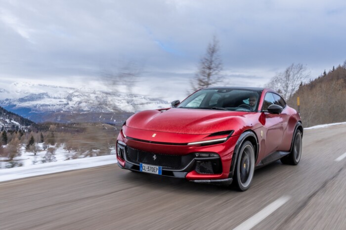 Ferrarit tett tetőre a 84 éves “teleshop-királynő” 1