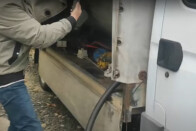 80 ezer liter üzemanyagot loptak el észrevétlenül a trükkös tolvajok 1 80 ezer liter üzemanyagot loptak el észrevétlenül a trükkös tolvajok 1