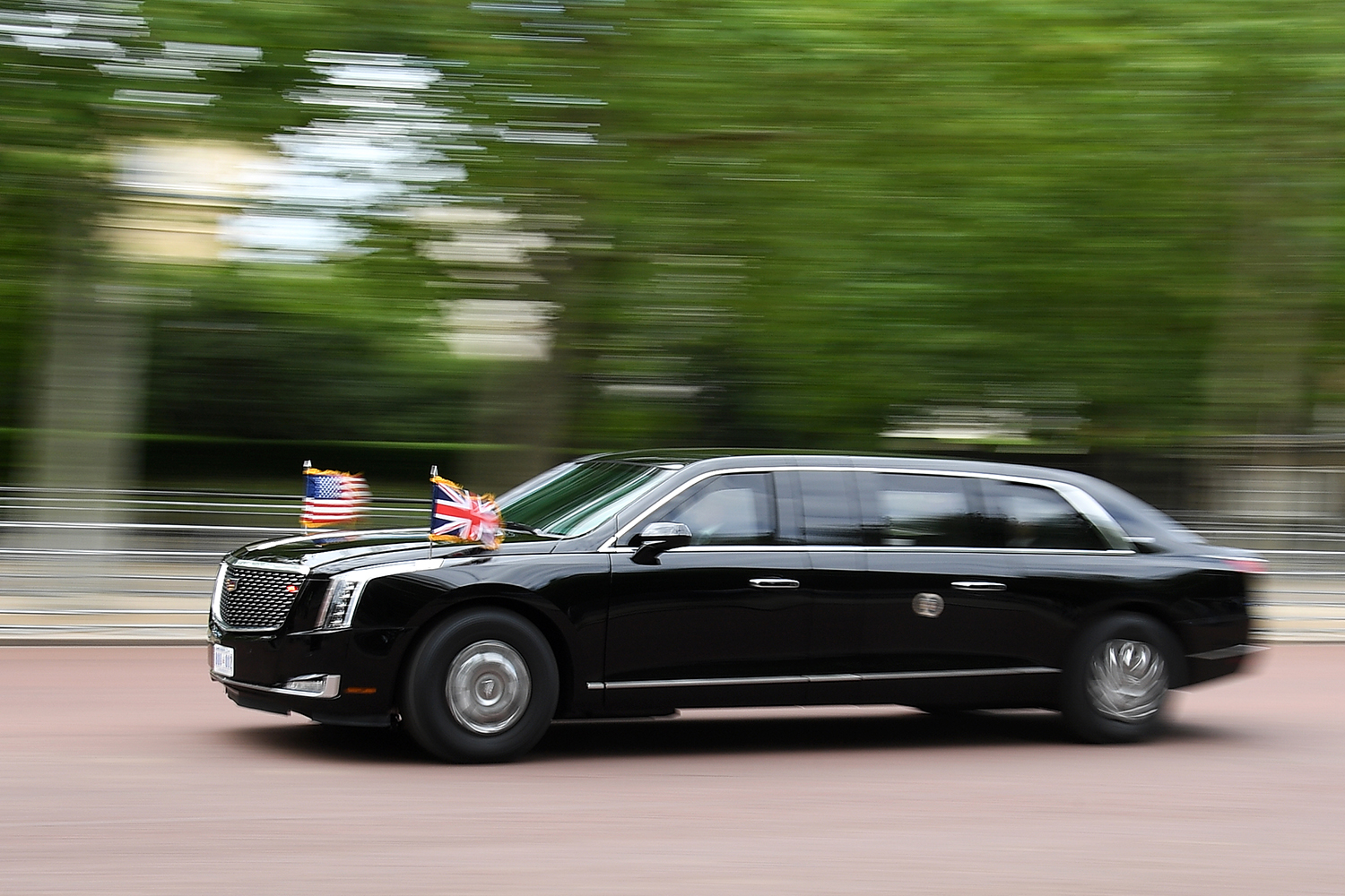 Trump elnöki limuzinja egy valóságos tank