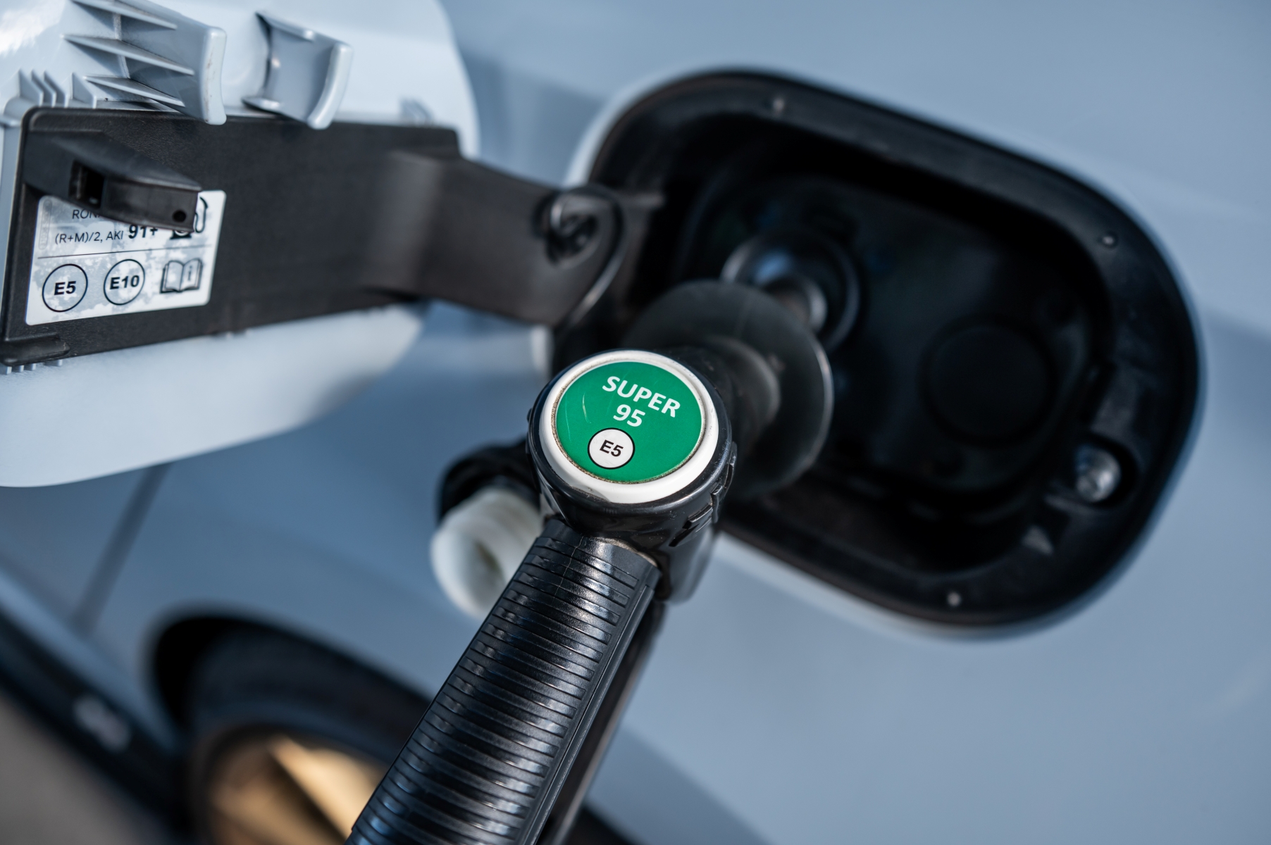 Fillérekért árulták a benzint egy német kúton