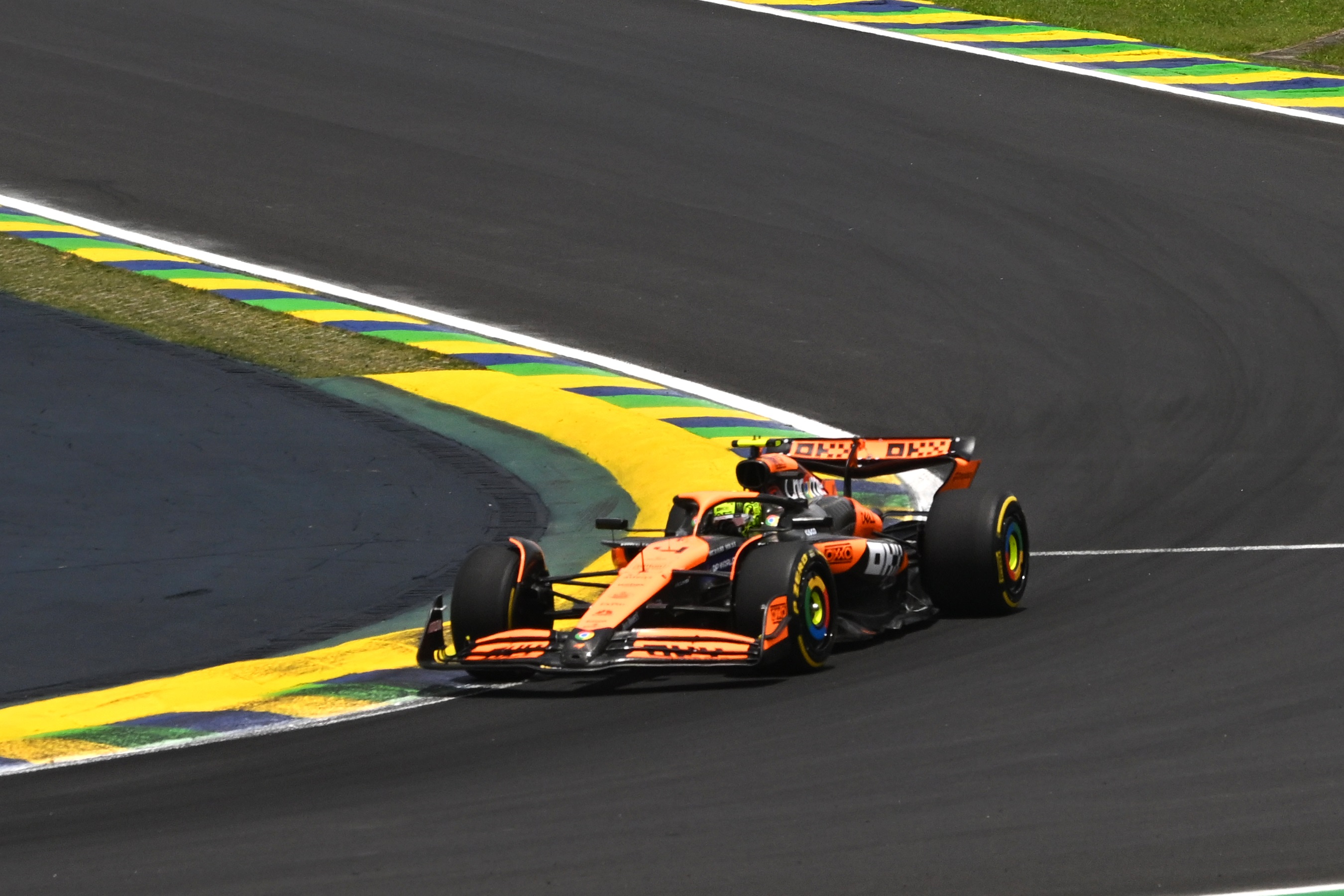 F1: Csapatutasítás után Norris nyerte a sprintet