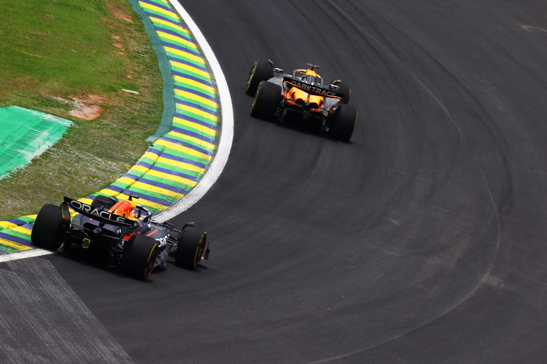 F1: Újabb trükk miatt hőzöng a Red Bull