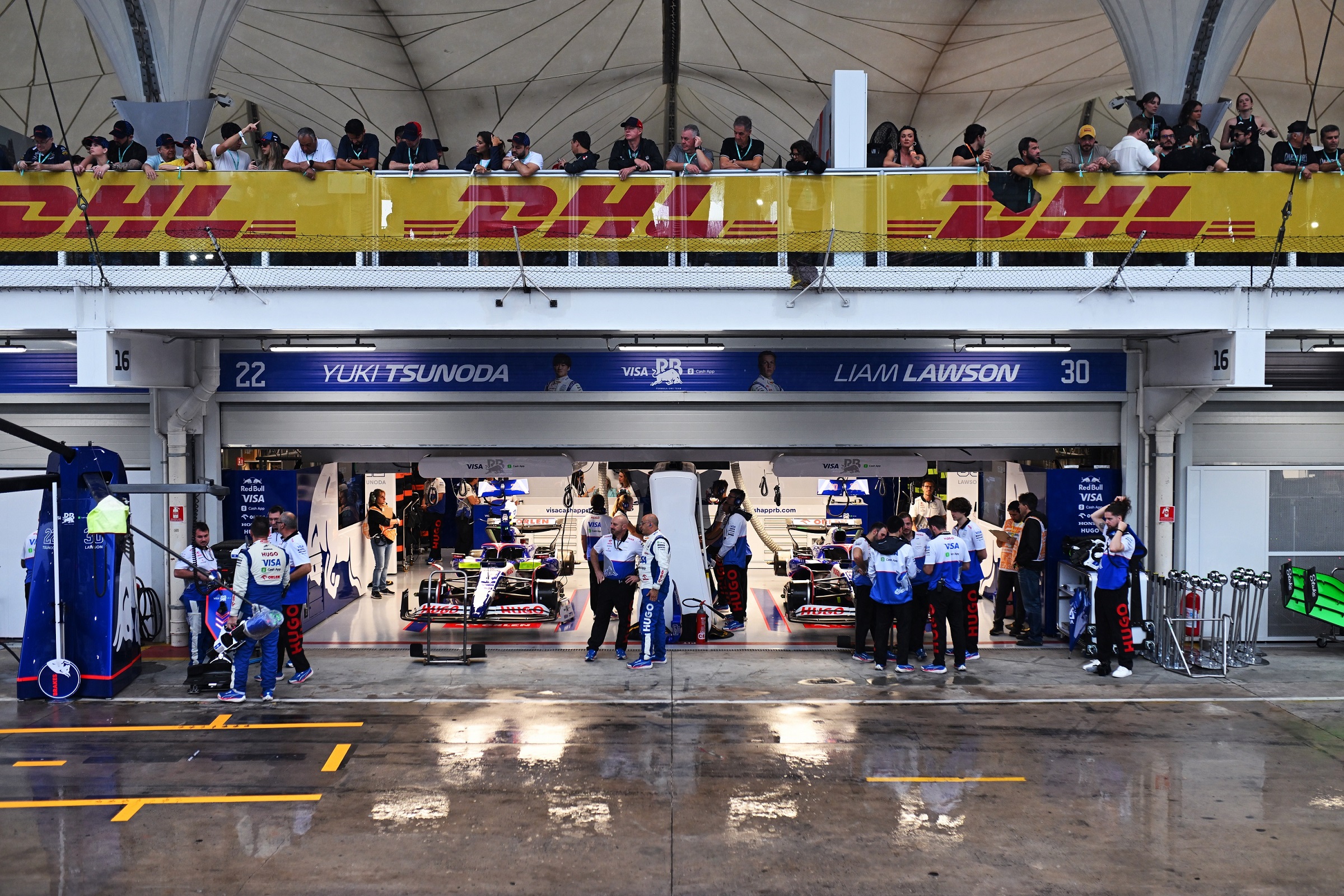 F1: Nagy változás, korábban rajtol a futam