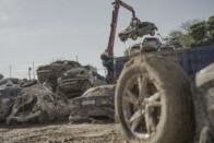 Beindult a 46 éves Mercedes, túlélte a valenciai áradást 1