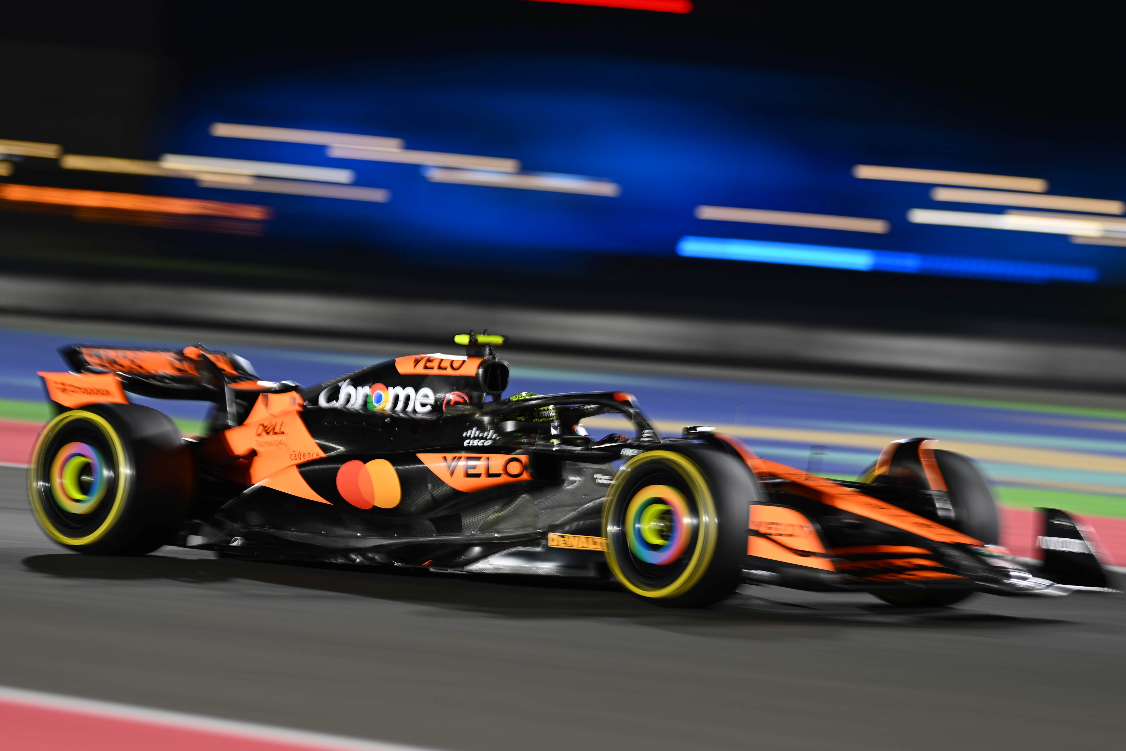F1: A McLaren odavágott a Ferrarinak Katarban