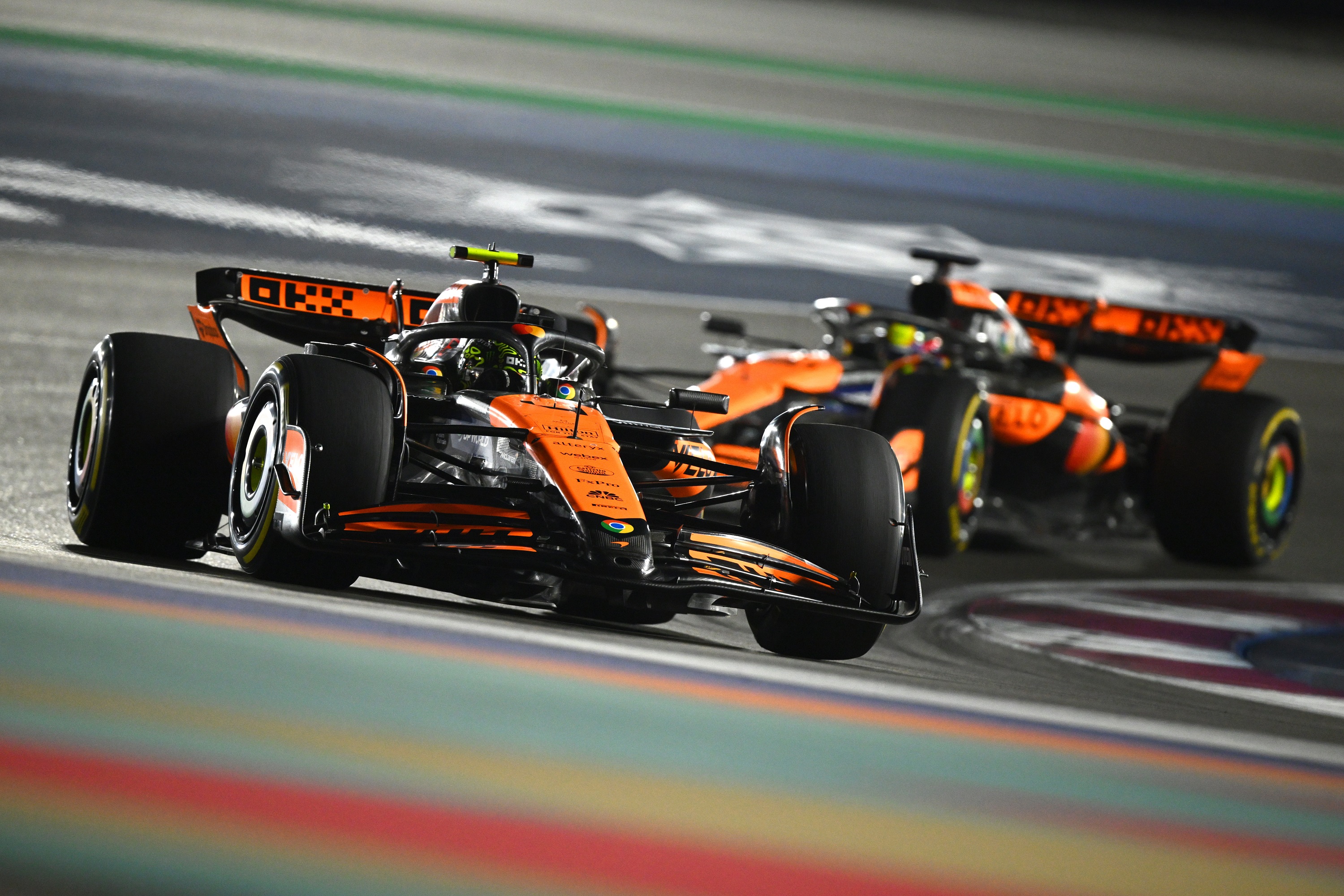 F1: Utolsó méteres helycsere a katari sprinten