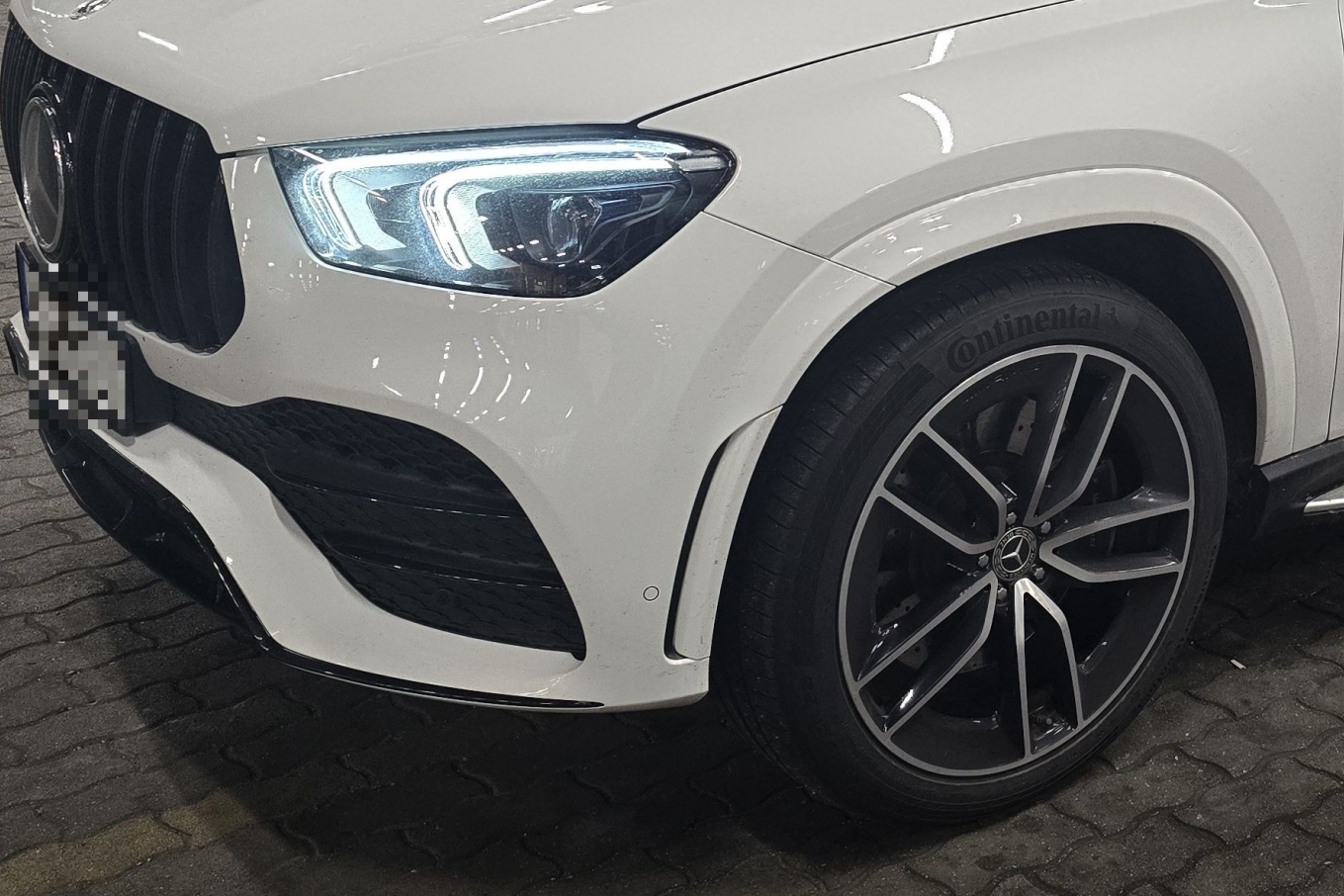 30 milliós Mercedesszel volt baj a magyar határon