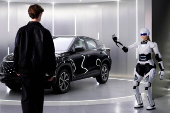 Már robotjai is vannak a kínai autógyártónak