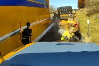 Jött a halálosztó kamion, az autósnak óriási mázlija volt 1