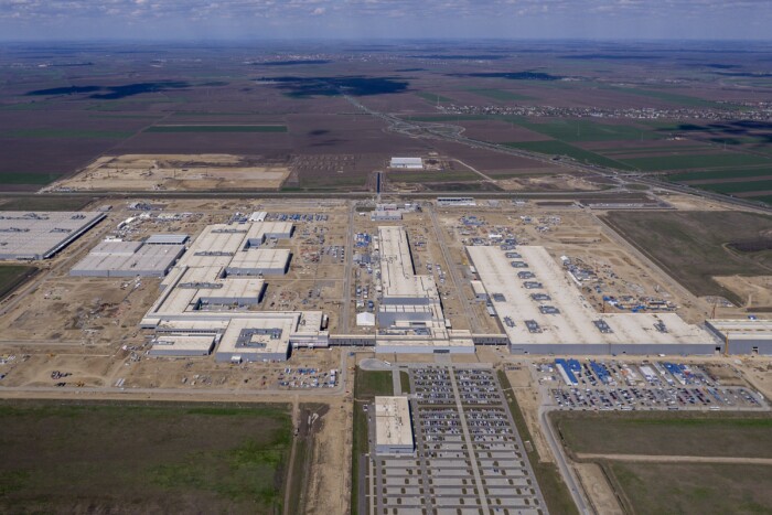 The first cars were ready at the BMW factory in Debrecen on the 10th