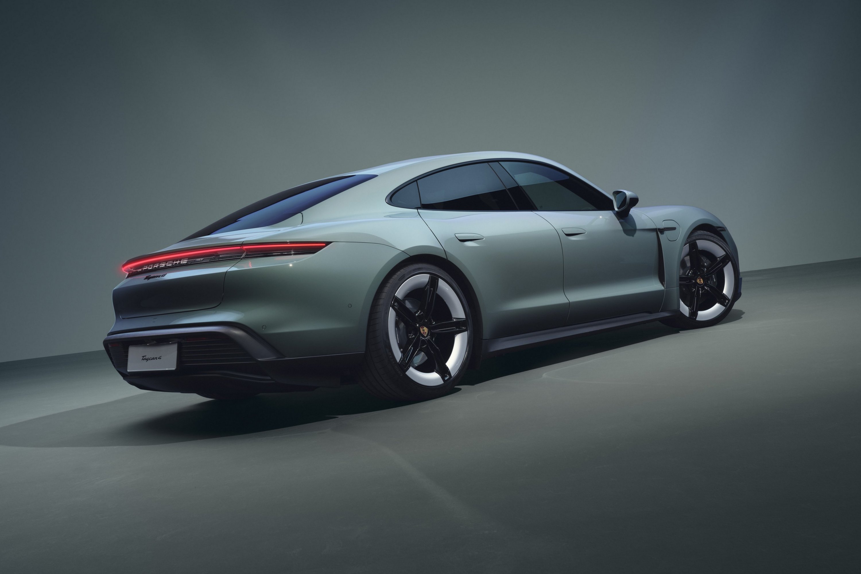 The Porsche Taycan 18 expands its range from top to bottom