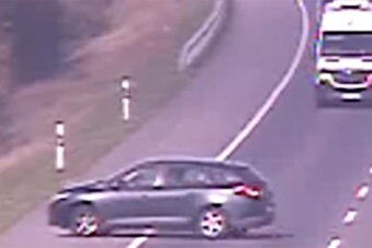 Nem az utat nézte az M15-ösön, árokban végezte