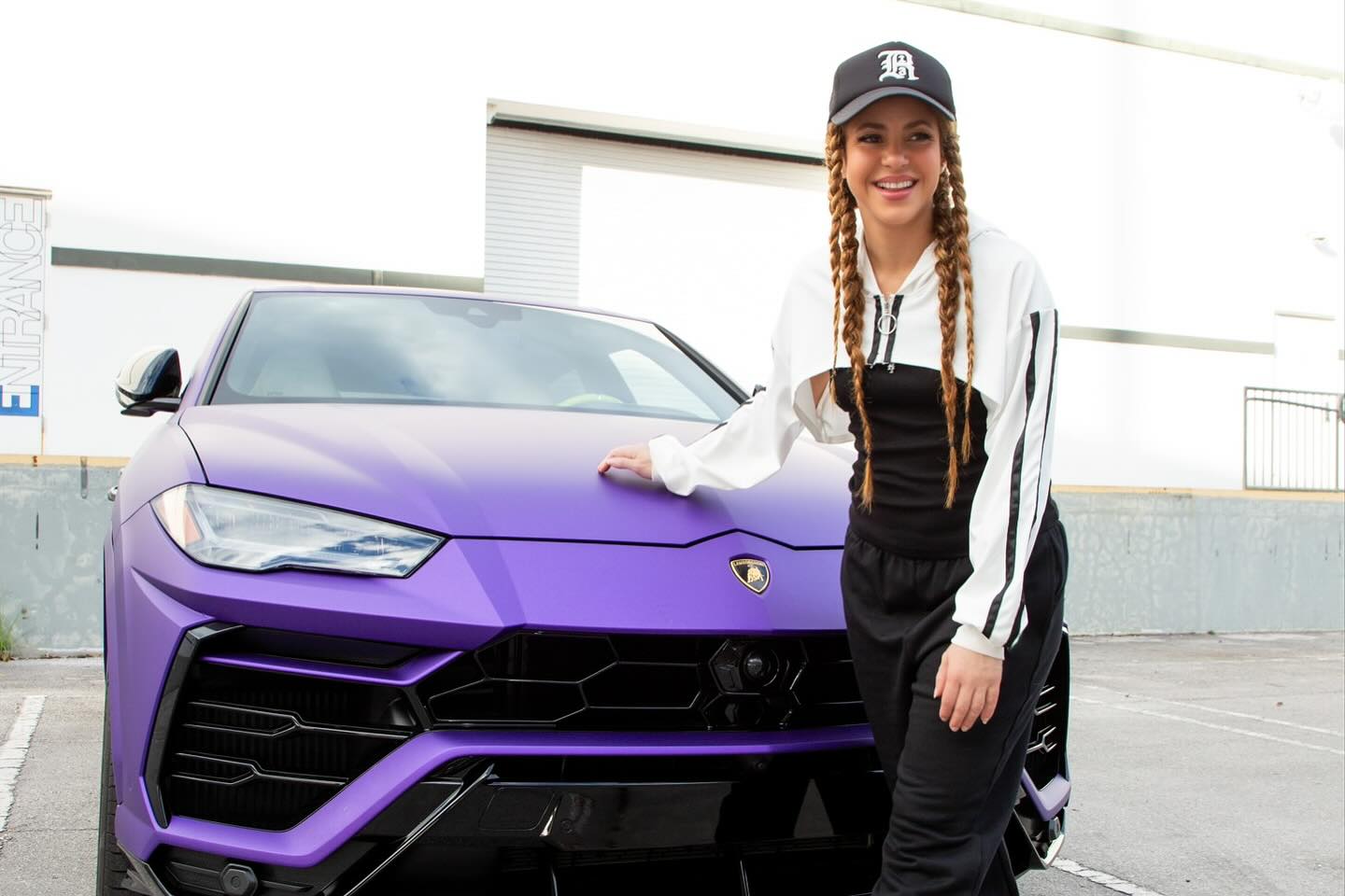Méregdrága Lamborghinit ajándékoz rajongójának a világsztár