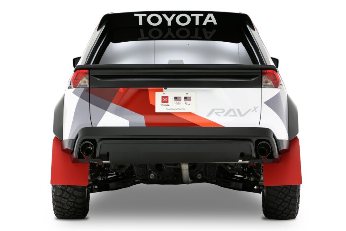 Ez már vajon az új Toyota, álruhában? 6