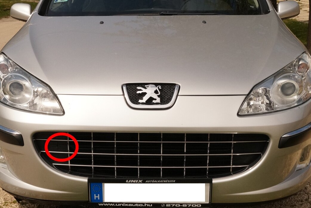 Minden autósnak tudnia kell, mit rejt ez a kis fedél a lökhárítón