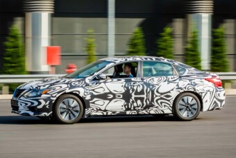 Budapesten tanítják parkolni a jövő autóit