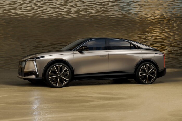 Klasszikus zászlóshajóval erősít a prémium márka 6 | Vezess Klasszikus zászlóshajóval erősít a prémium márka 6