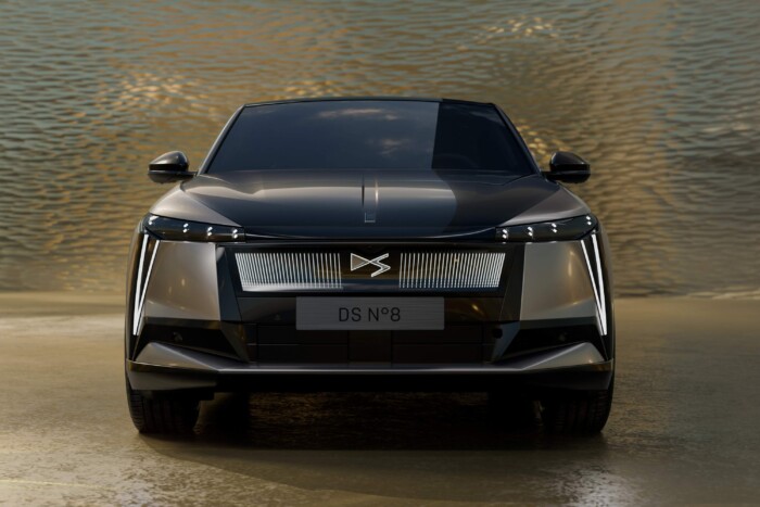 Klasszikus zászlóshajóval erősít a prémium márka 8 | Vezess Klasszikus zászlóshajóval erősít a prémium márka 8