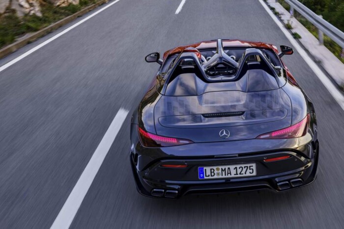 Ebben az autóban a kényelmetlenség is a luxus része 9