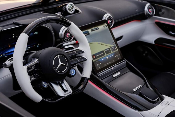 Ebben az autóban a kényelmetlenség is a luxus része 13