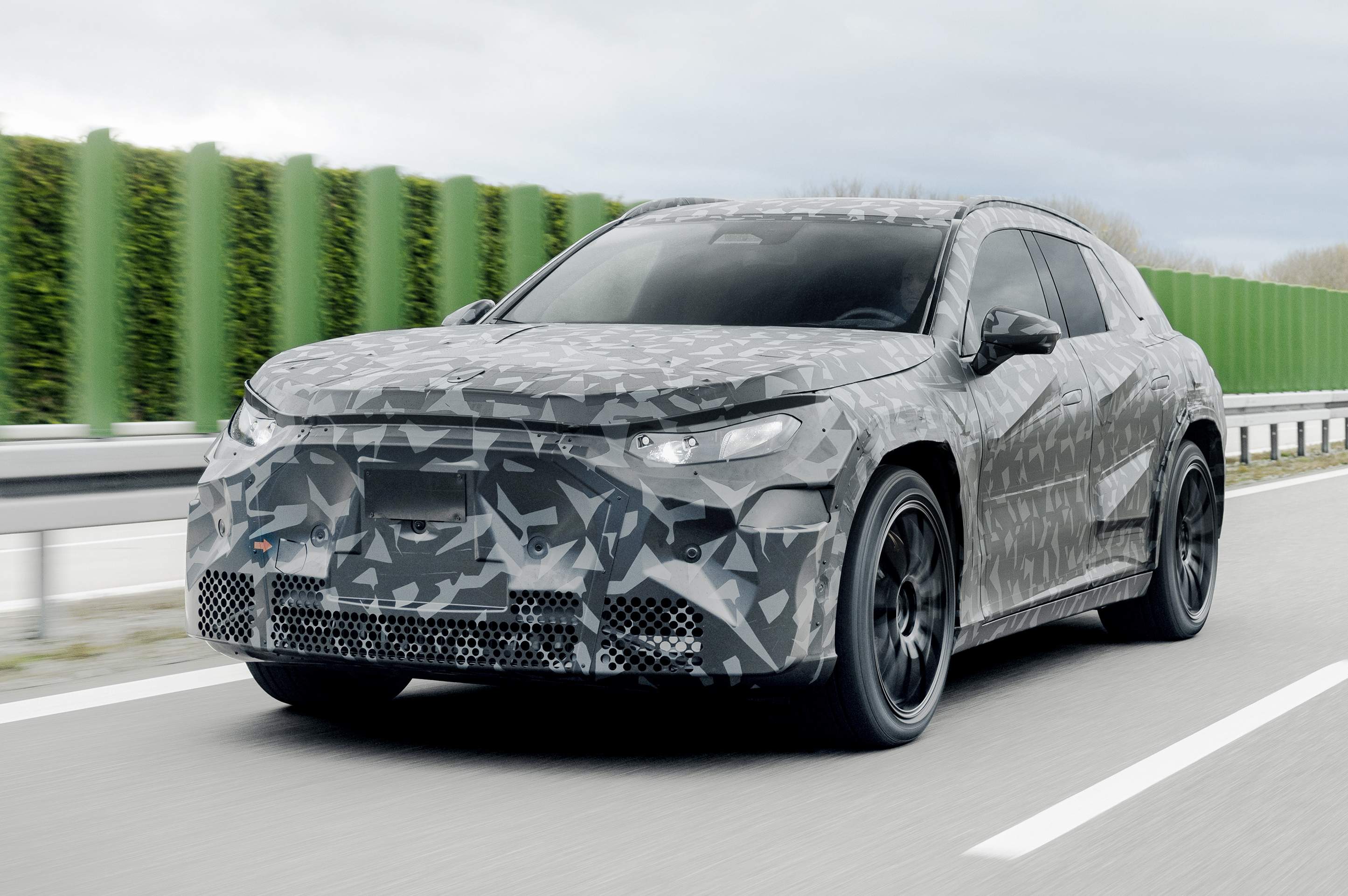 Elektromos sportterepjárót tesztel a Mercedes