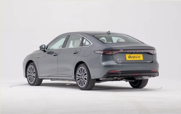 Új rekord: ennyit még soha nem mentek hibriddel tankolás nélkül 2