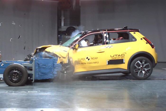 Biztonságában is a múltat idézi a Renault 5 11