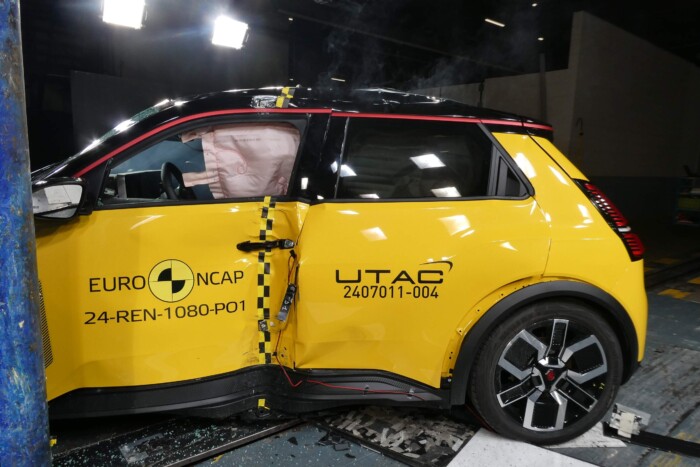 Biztonságában is a múltat idézi a Renault 5 8