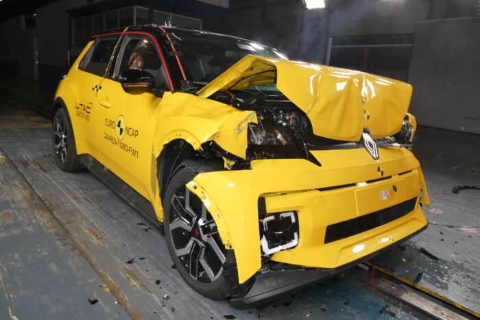 Biztonságában is a múltat idézi a Renault 5 10