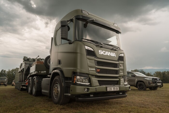 Ilyen kamionokkal szállítják a harci járműveket 1 | Vezess Ilyen kamionokkal szállítják a harci járműveket 1