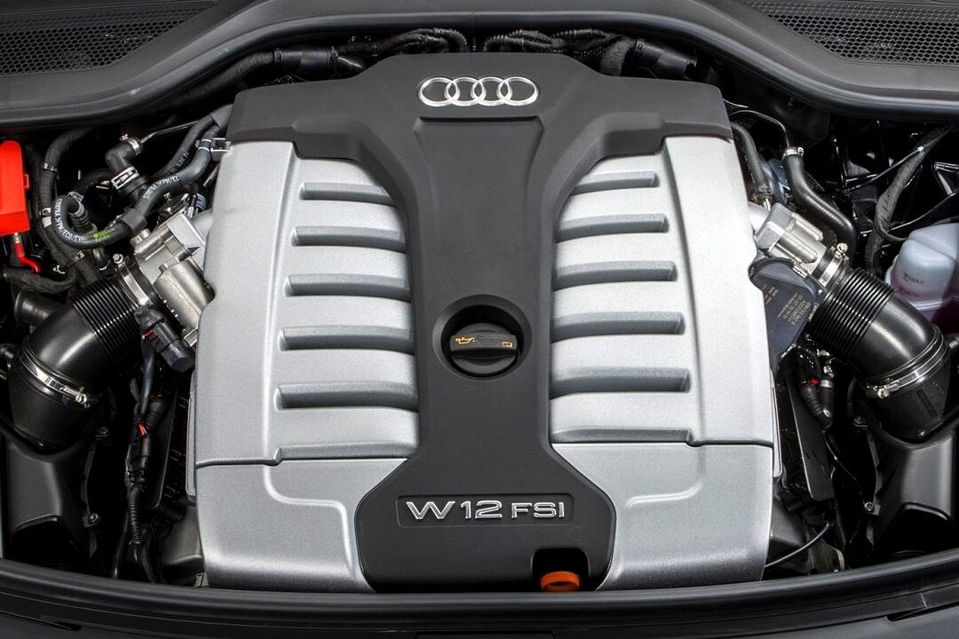 Így néz ki egy 3,5 milliós felújítás egy luxus-Audi motorján
