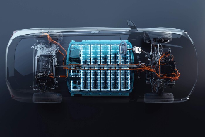 Klasszikus zászlóshajóval erősít a prémium márka 12 | Vezess Klasszikus zászlóshajóval erősít a prémium márka 12