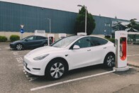 Teslát vesznek az állam pénzén a magyarok 1