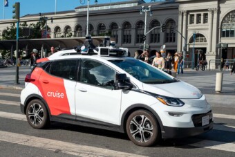 Tízmilliárd dollár után kukázza a robottaxiját a GM