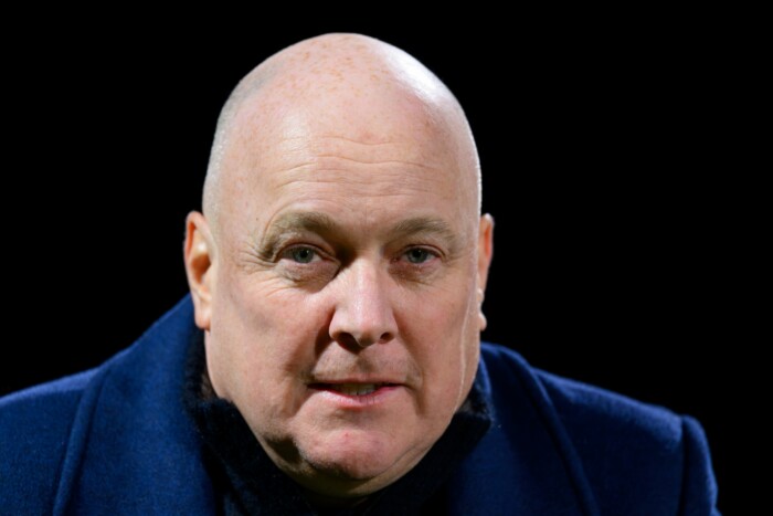 Kínos: a miniszterelnök autójába rongyoltak bele a rendőrök 1