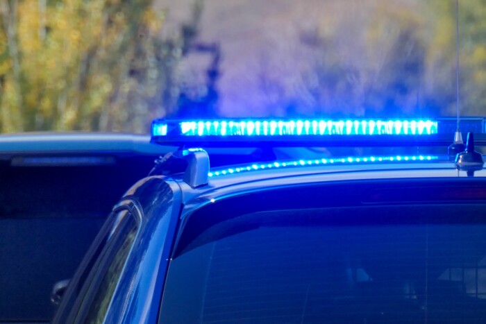 Kínos: a miniszterelnök autójába rongyoltak bele a rendőrök