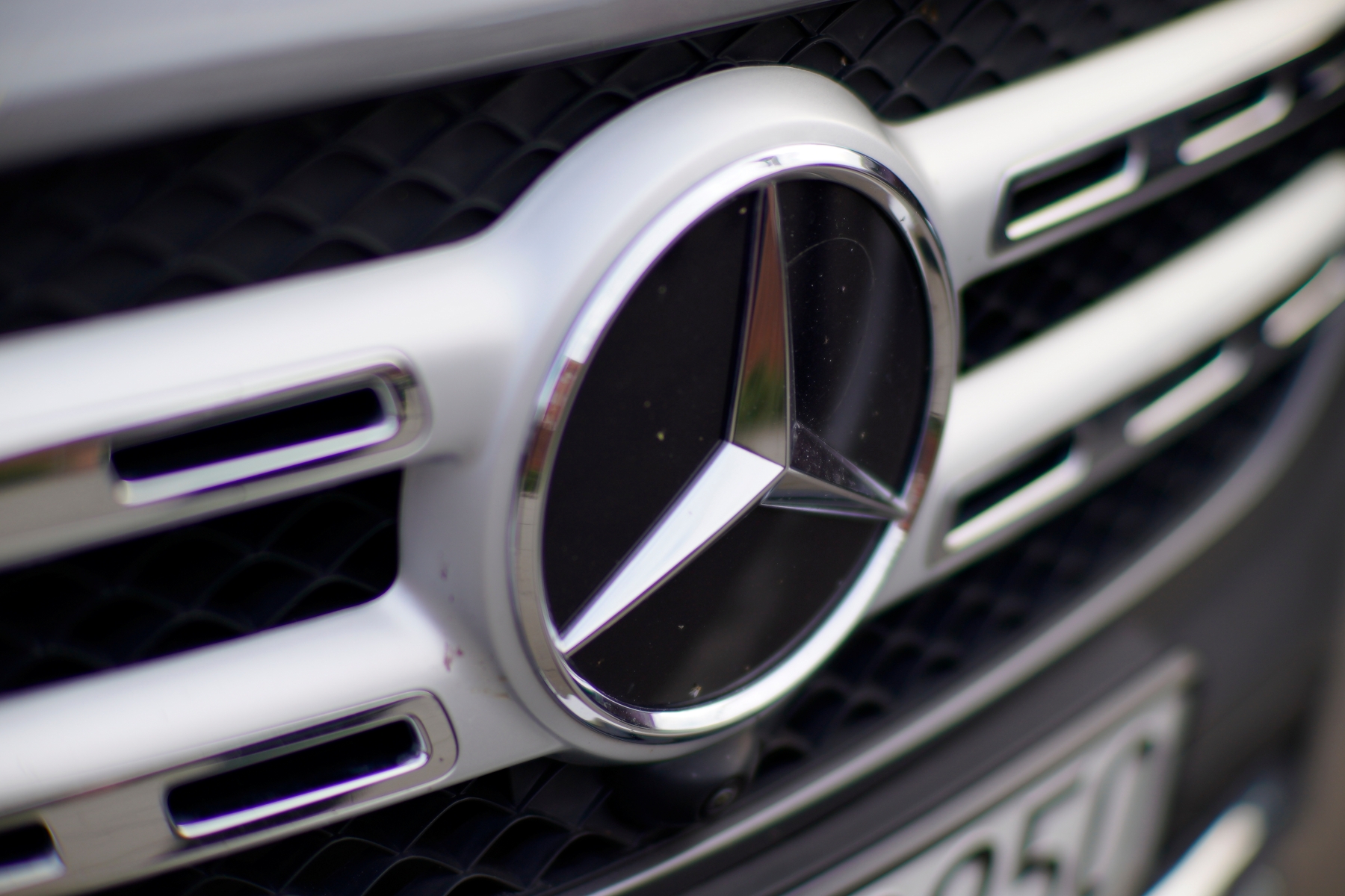 Nagy a baj, csillaghullás jöhet a Mercedesnél