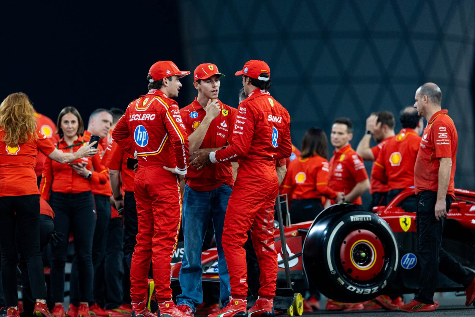 F1: Rajtbüntetésekkel kezdődik a szezonzáró