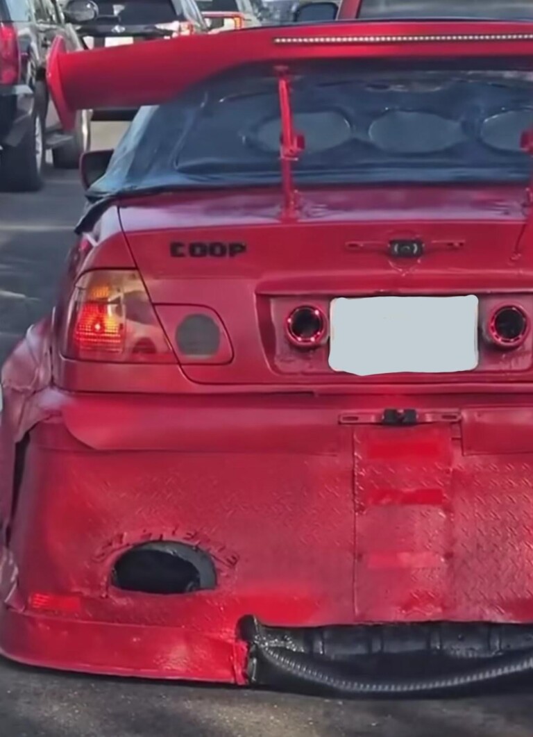 Valami egészen elképesztő vörös bőrgatyás lény lett ebből a BMW-ből 4