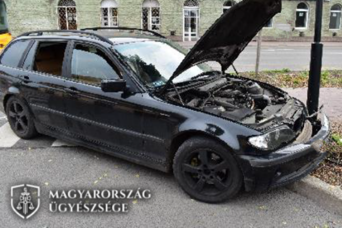 Civakodtak az autóban, a jelzőlámpa bánta