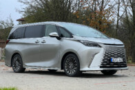 Szintet lépett a Lexus luxusbusza 7 Szintet lépett a Lexus luxusbusza 7