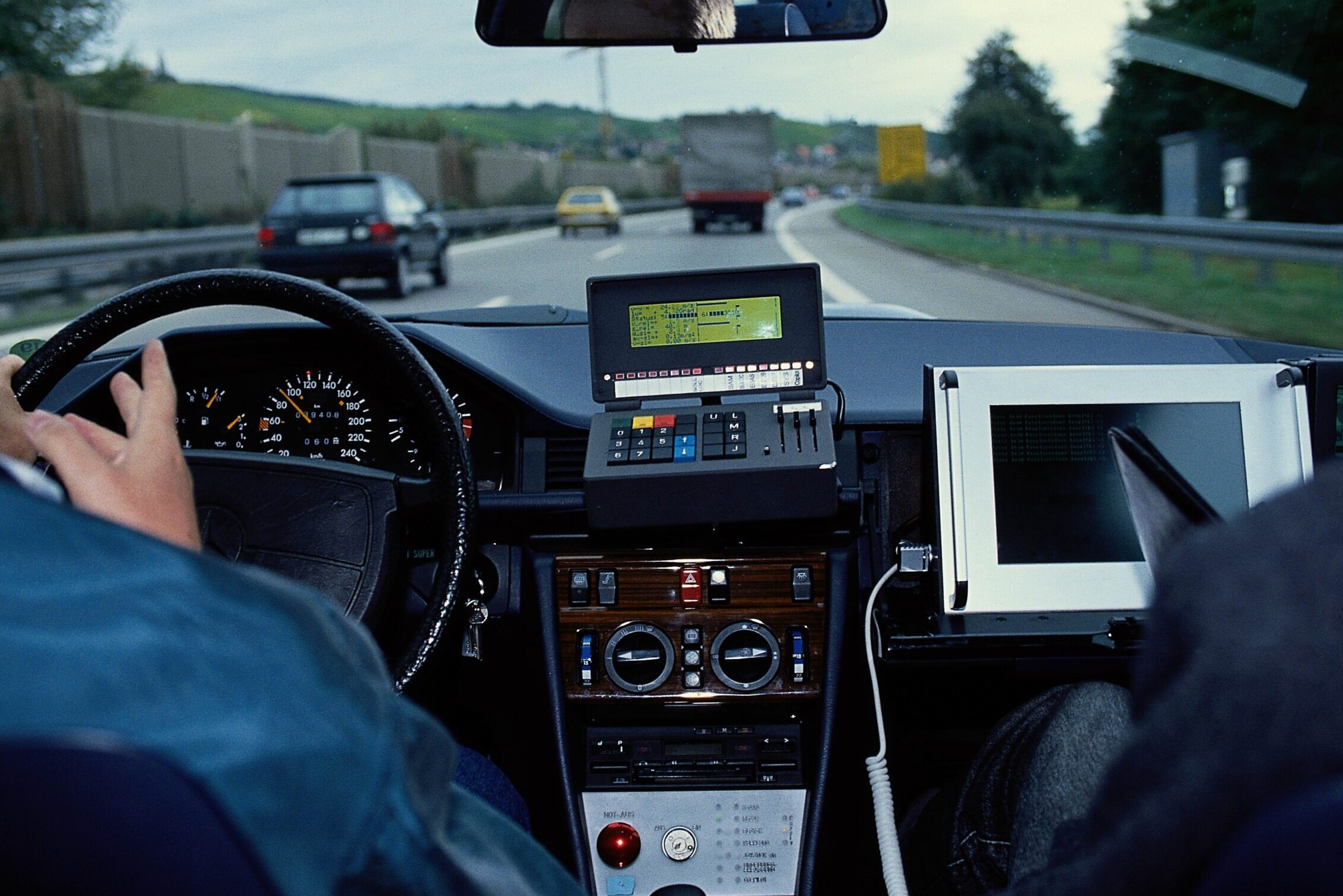 A jövőt mutatta meg az önvezető Mercedes 1995-ben