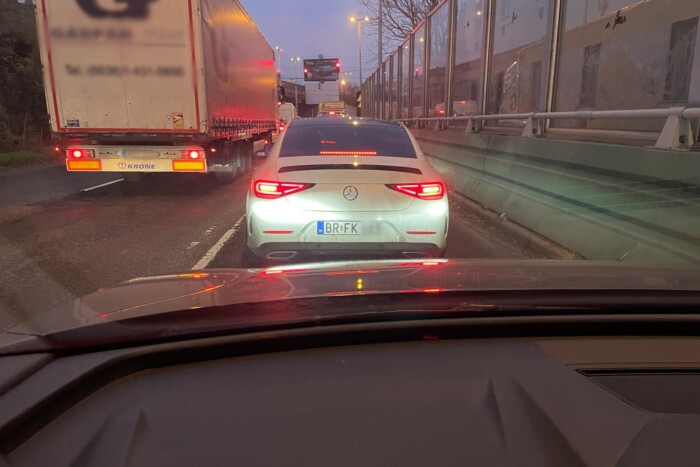 Hófehér Mercedes lepte meg a hazai rendőröket 1