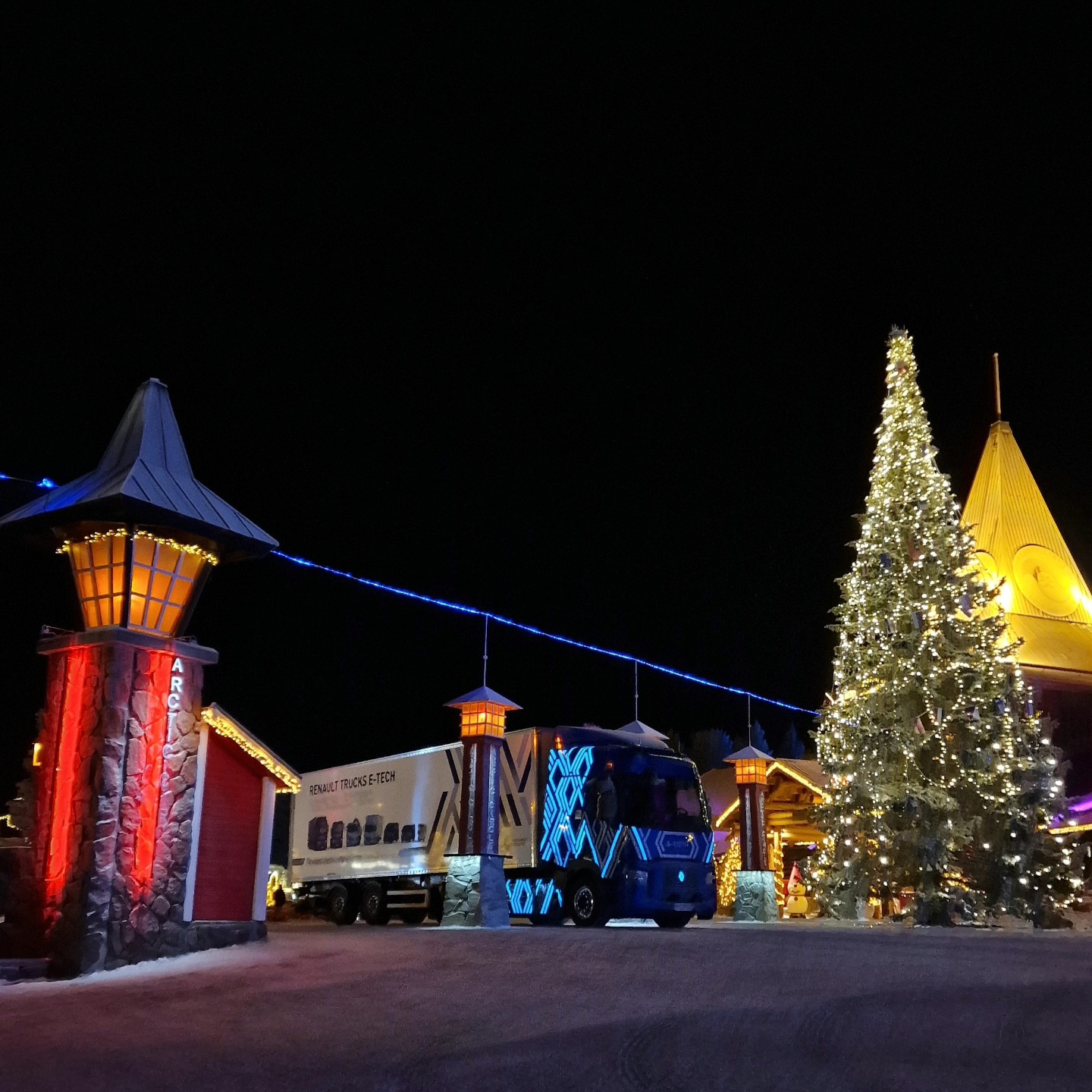 Teherautóval látogattak el a Télapóhoz 2