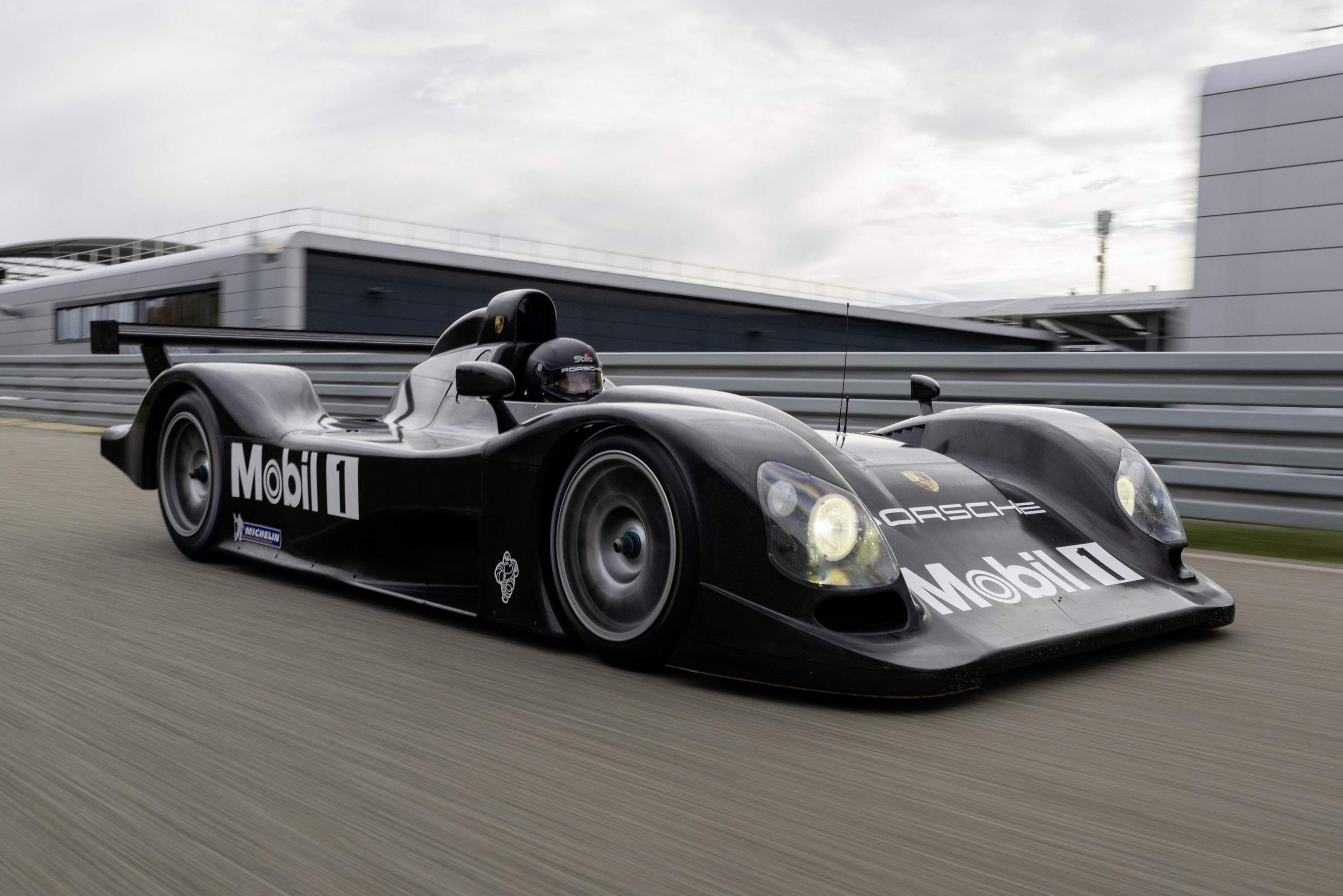 Feltámasztották az élete előtt elhunyt Porschét