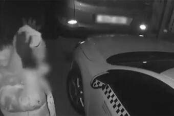 Magát dobta arcon egy kővel a béna autófeltörő