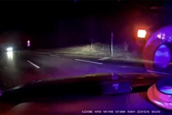 Balesetnél álló rendőrautóba rohant egy autós