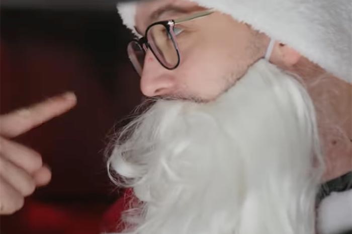 Autóba ült a közutas Télapó, bár ne tette volna